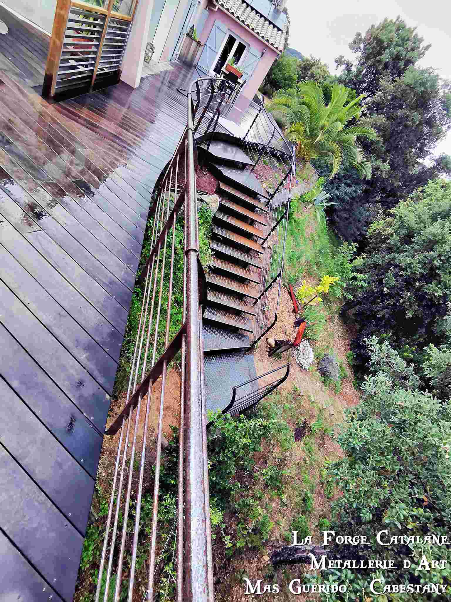 escalier en fer main courante deportee marches tole larmee forge catalane.jpg